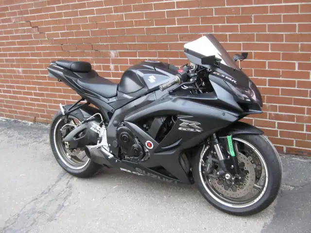 2009 SUZUKI GSXR 750 in Street, Cruisers & Choppers in City of Toronto - Image 4