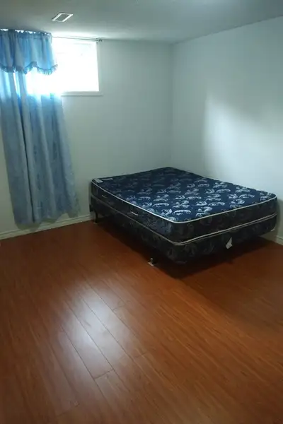 Room For Rent(Mississauga) Job Required