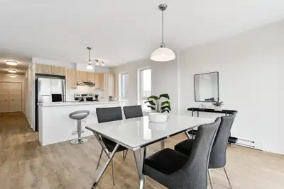 Vivaxcès Destimo II offre des appartements tout inclus neufs. Ce projet résidentiel moderne allie co...