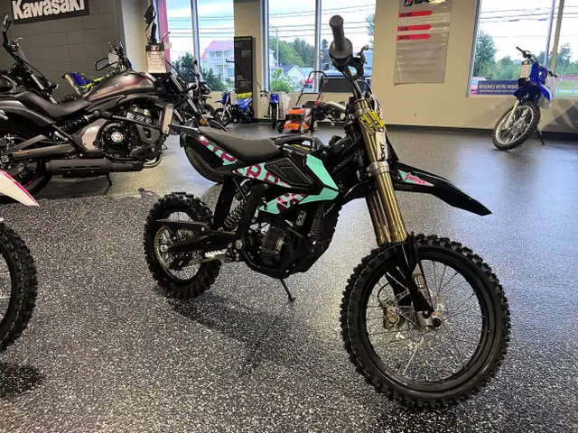 2025 Surron Hyper Bee 14/12 in Other in Lac-Saint-Jean - Image 4