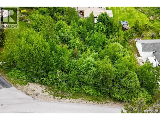 28 EVERGREEN Avenue Fruitvale, British Columbia in Land for Sale in Nelson - Image 7