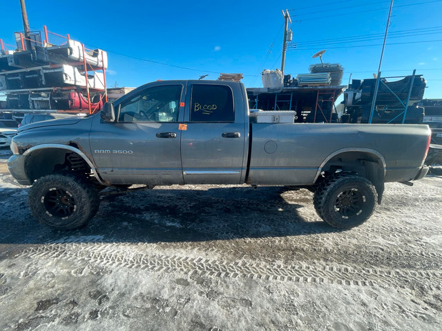 2005 Dodge Ram 3500 for PARTS ONLY in Auto Body Parts in Calgary - Image 2