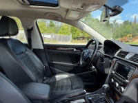 2015 VOLKSWAGEN PASSAT HIGHLINE PKG ONLY 177,088KM 1 OWNER FULLY LOADED NAVI BACK UP CAM HEATED LEAT... (image 6)