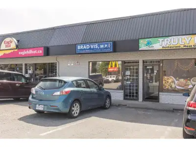 A bright, ground-floor office space in the highly sought-after Park Place Mall is available and move...