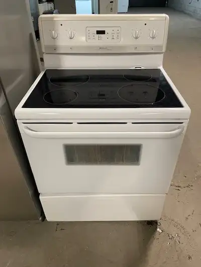 Cuisinière  blanche vitrocéramique Frigidaire, View more