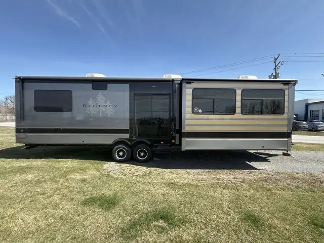 2025 Crossroads RV Redwood Regency 3721FDB Roulotte de parc 2025 in RVs & Motorhomes in Lanaudière - Image 6