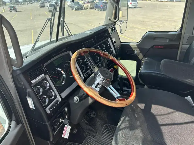 2015 KENWORTH T800 in Heavy Trucks in Saskatoon - Image 13