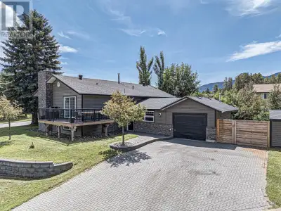 This incredible 3 bedroom +1 den, 3 bath home offers the perfect blend of comfort, space, and mounta...