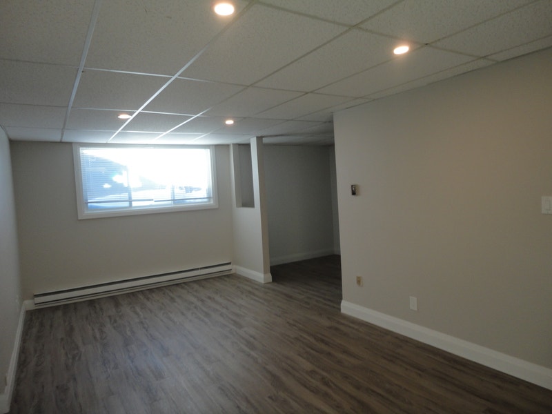 2 Bedroom Apartment Available September 1st! Long Term Rentals