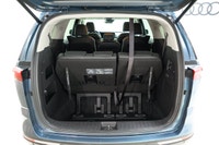 LOCAL and only 18,003 KM! This Kia Carnival boasts a Regular Unleaded V-6 3.5 L/212 engine powering... (image 8)