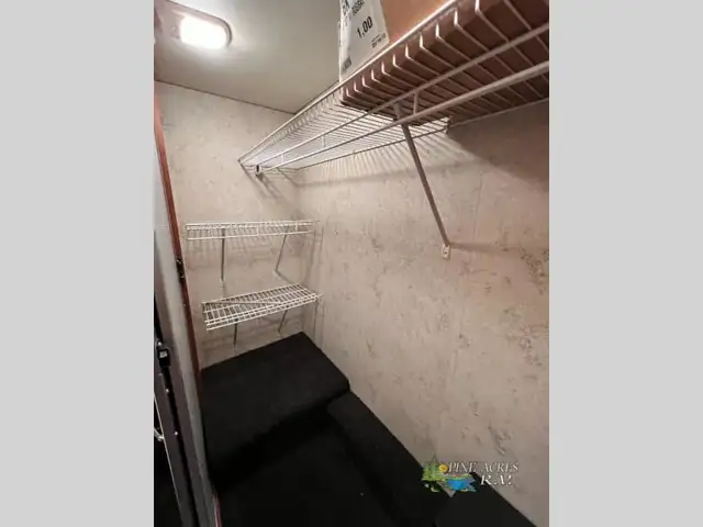 2013 Fleetwood RV Discovery 40X Diesel 057,684 Miles in RVs & Motorhomes in Moncton - Image 51