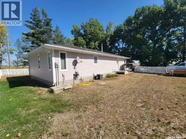 309 Third AVENUE E Pleasant Valley Rm No. 288, Saskatchewan in Houses for Sale in Saskatoon - Image 5