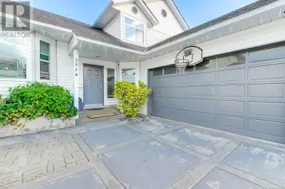 Stylish Split-Level in Upper Echo ~ Tucked into a well-established neighbourhood, this beautifully u...