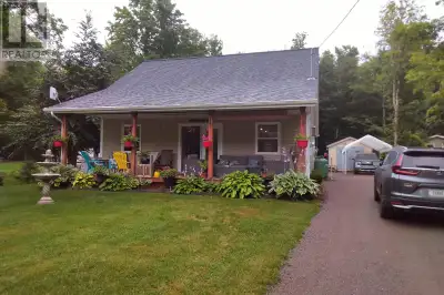 This is the one you've been waiting for. A nearly new, fully furnished, year round cottage/home one...