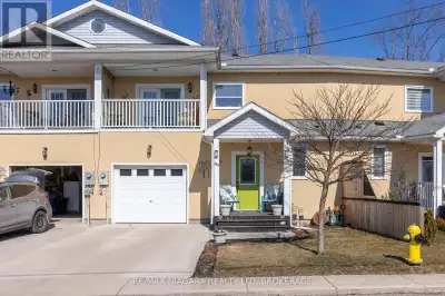 This stylish 3-bedroom, 4-bathroom townhouse in Crystal Beach is a short stroll from Bay Beach, with...
