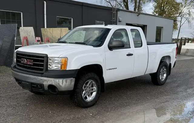 2008 GMC Sierra 1500 - 4WD - ONLY 78000kms!!! in Cars & Trucks in St. Catharines - Image 2