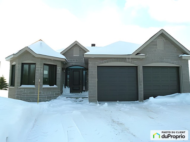 $689,500 - Bungalow for sale in Rimouski (Pointe-Au-Père) — photo 1