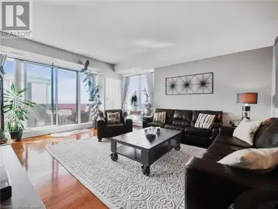 Luxury condo living at Bentley Place, a premier address in the vibrant heart of Hamilton's Durand Ne...
