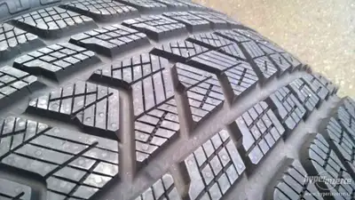 2 x 285/40/20 PIRELLI scorpion WINTER tires 95 % tread Dot2023 good condition for bmw X5M bmw X6M me...