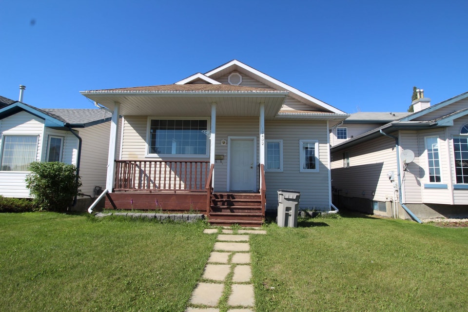 6841 4 Bed House available for Rent 1950 Avail Dec 1st Long Term Rentals Grande Prairie