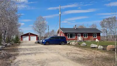 R19//Arborg/S/S 05/15 OTP 05/20 -- OPEN HOUSE May 16 from 1-4PM -- 2350 sq.ft. 5 Bed 2.5 bath bungal...