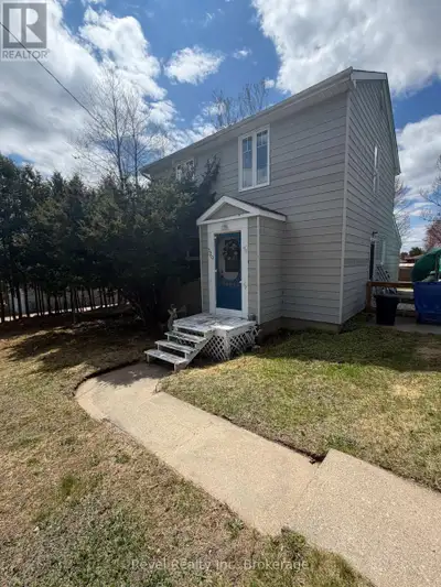 Welcome to 320 Eighth Street in the charming community of Mattawa! This lovely two-storey home offer...