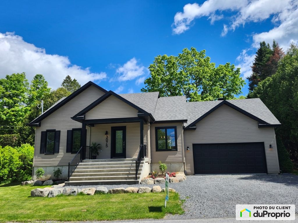$649,500 - Bungalow for sale in Ste-Adele — photo 1