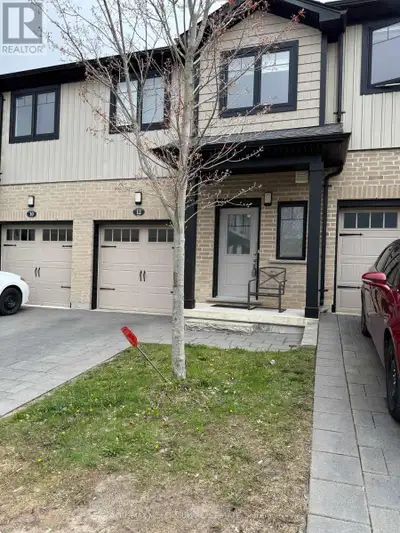 (((Welcome To This Beautiful Townhouse Situated In a Quite Neighbourhood))) | 2019 Built Perfect For...