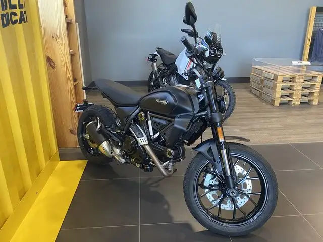 2025 Ducati Scrambler Icon Dark in Street, Cruisers & Choppers in City of Halifax - Image 2