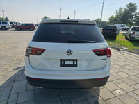 2019 Volkswagen Tiguan Comfortline 4MOTION with 150,000kms. Leather, Panoramic Power Sunroof, Heated... (image 5)