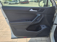 2019 Volkswagen Tiguan Comfortline 4MOTION with 150,000kms. Leather, Panoramic Power Sunroof, Heated... (image 8)