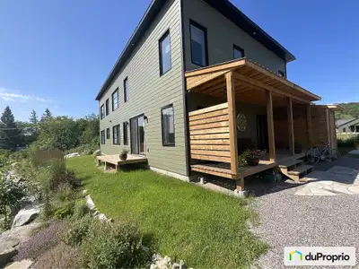 Beau duplex (multigénérationnel), construit en 2022. Il fait 60 x 32 pieds à l'extérieur, 2 grands é...