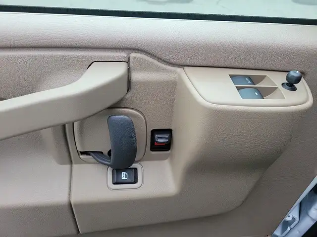 2025 Chevrolet Express 2500 Work Van in Cars & Trucks in Markham / York Region - Image 12