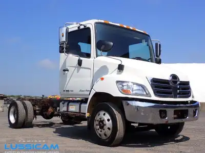 2010 Hino 185 Hino 185 2010 Découvrez le Hino 185 de 2010 chez Camions Lussicam à Sainte-Julie ! Ce...
