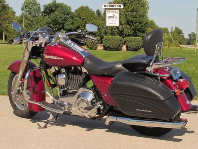 2004 Harley-Davidson FLHRSI Road King Custom in Sport Touring in Leamington - Image 5