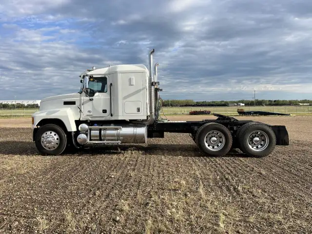 2022 Mack Pinnacle 64T 48 HD mDRIVE in Heavy Trucks in Regina - Image 3