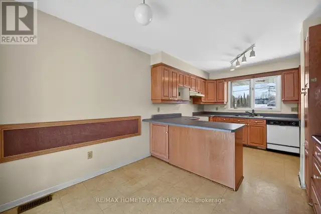 1327 1000 ISLANDS PARKWAY Front of Yonge, Ontario in Houses for Sale in Kingston - Image 13