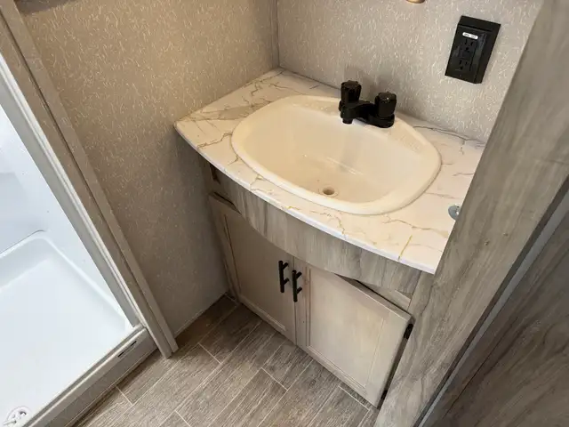 2022 Forest River ARCTIC WOLF 261 RK in Travel Trailers & Campers in St. Albert - Image 28