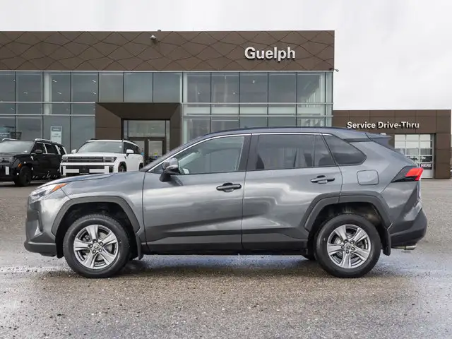 2022 Toyota RAV4 XLE AWD | Sunroof | Heated Steering | CarPlayS in Cars & Trucks in Guelph - Image 5