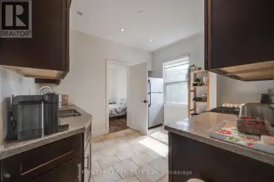 2 - 167 ROSETHORN AVENUE Toronto (Weston-Pellam Park), Ontario