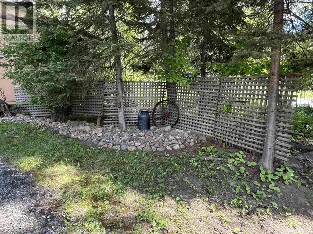 7613 MICA PLACE Lone Butte, British Columbia in Houses for Sale in 100 Mile House - Image 8