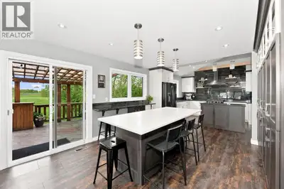 Welcome to one of Duggan Park’s most coveted crescents! Perfectly positioned on a quiet, sought-afte...