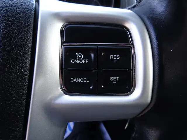 2013 Chrysler 200 Touring in Cars & Trucks in City of Toronto - Image 16