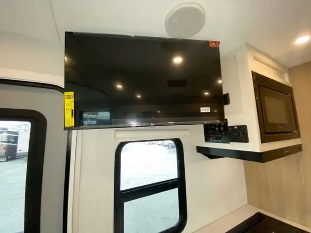2026 Winnebago Thrive 22MBH in Travel Trailers & Campers in Bedford - Image 22