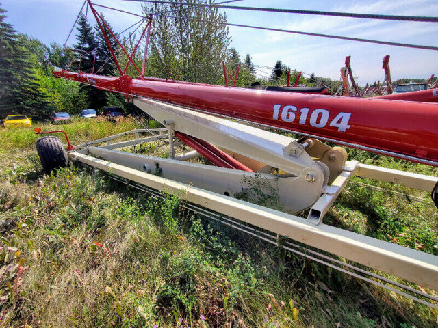 Farm King 16x104 TeleSwing Auger in Farming Equipment in St. Albert - Image 3