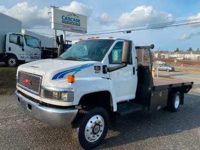 2005 GMC C5500 - Pre Emissions - 4x4 - Duramax Diesel - 19500 gvw - 13.5' flat deck - new wood - Aut...