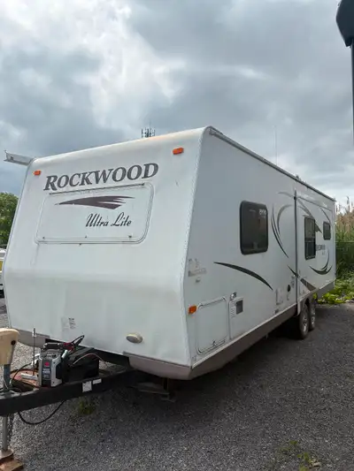 2010 Rockwood Ultra Lite 25’ Handyman Special Decent shape for its age . Was kept at seasonal site t...