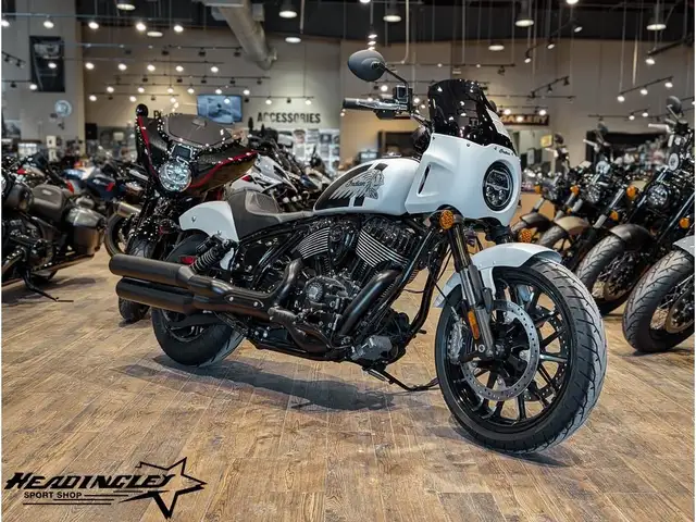 2024 Indian Motorcycle Sport Chief // Ghost White Metallic Smoke in Street, Cruisers & Choppers in Winnipeg - Image 2