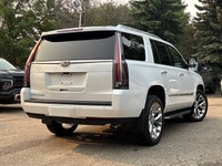 This Cadillac Escalade 4WD delivers a Gas 6.2L/376 engine powering this Automatic transmission. Sunr... (image 3)