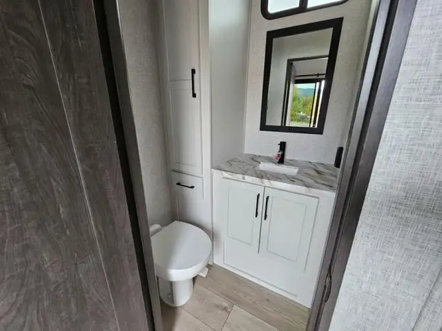 2026 CrossRoads RV Hampton 372FDB in Travel Trailers & Campers in Kelowna - Image 15